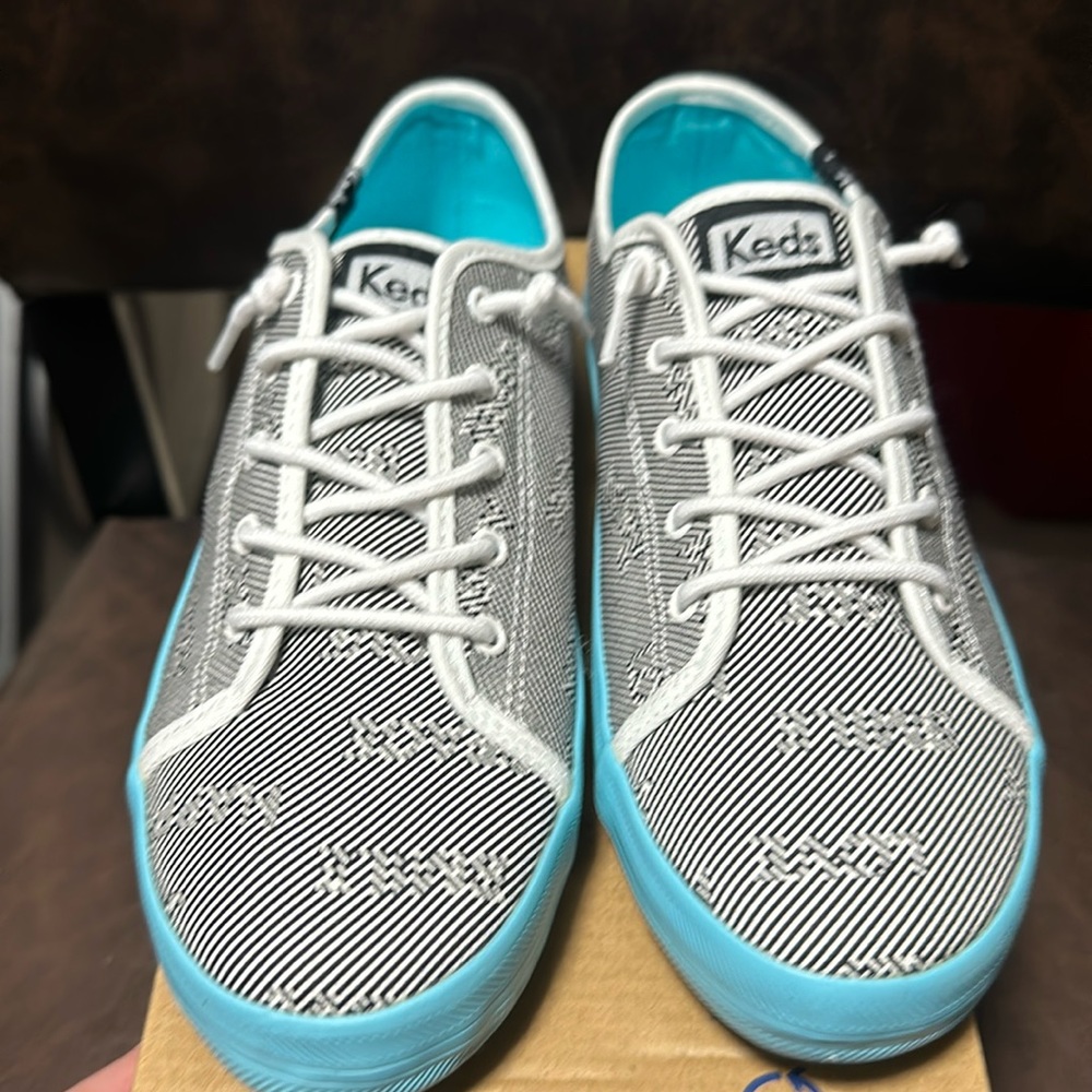 KEDS KICKSTART SNEAKERS: BLACK/WHITE/BLUE: NEW
YOUTH SIZE 4/6 Womens - Picture 2 of 4